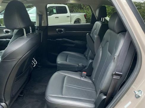 Used 2025 Kia Sorento SX AWD/4WD image 9