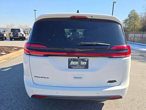 New 2026 Chrysler Pacifica Select image 14