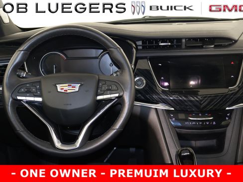 Used 2025 Cadillac XT6 Premium Luxury image 13