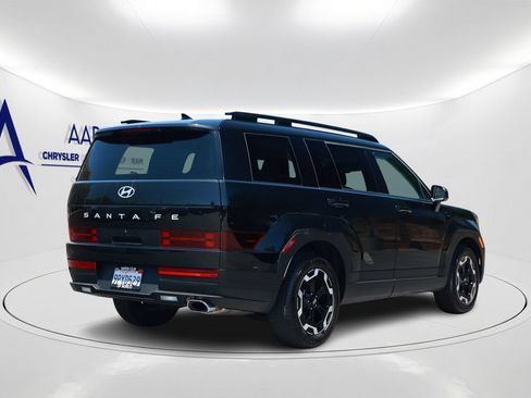 Used 2025 Hyundai Santa Fe SEL FWD image 4