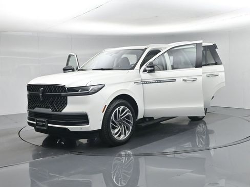 Used 2025 Lincoln Navigator Reserve AWD/4WD image 34
