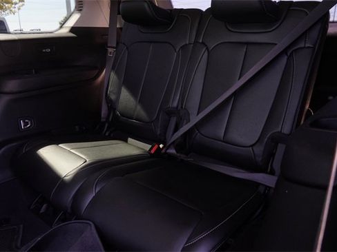 Used 2024 Jeep Grand Cherokee L Limited w/ Black Appearance Package image 15