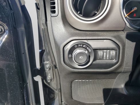 Certified 2020 Jeep Wrangler Sport image 30