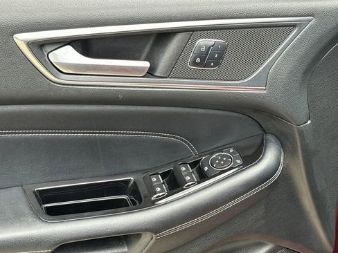 Used 2017 Ford Edge Titanium w/ Technology Package FWD image 16