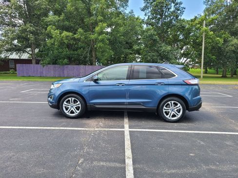 Used 2018 Ford Edge Titanium w/ Equipment Group 302A AWD/4WD image 9
