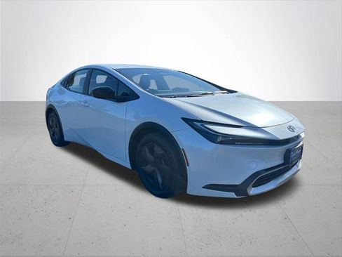 Certified 2025 Toyota Prius Plug-In Hybrid FWD image 6