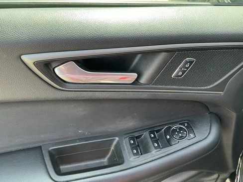 Used 2017 Ford Edge SE image 23