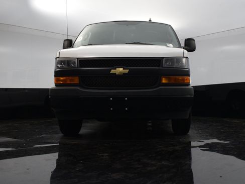Used 2022 Chevrolet Express 2500 w/ Driver Convenience Package image 15