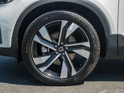 Certified 2024 Volvo XC40 B5 Ultimate AWD/4WD image 18