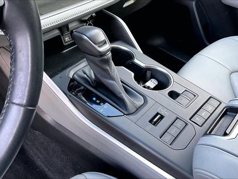 Used 2021 Toyota Highlander XLE image 17