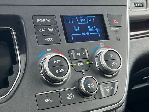 Certified 2019 Toyota Sienna Limited image 25