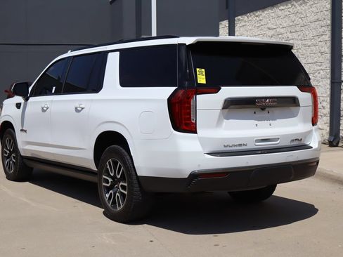 Used 2023 GMC Yukon XL AT4 w/ Technology Package AWD/4WD image 3