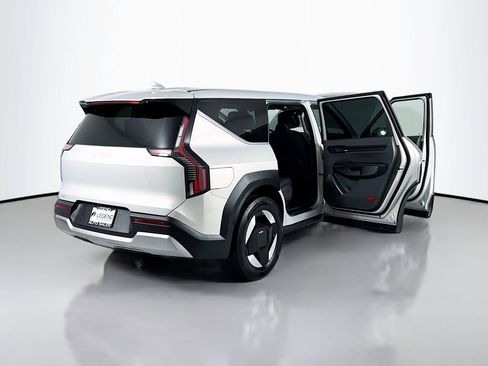 Used 2024 Kia EV9 Light RWD image 24