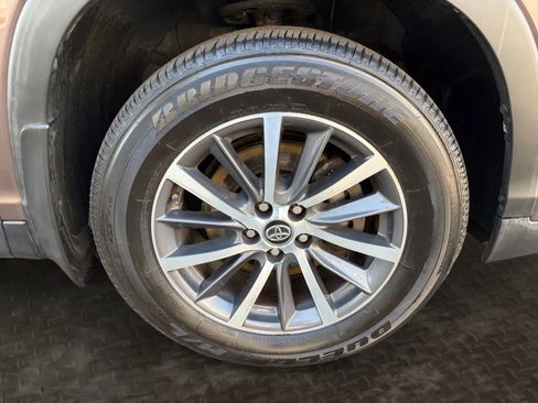Used 2019 Toyota Highlander XLE AWD/4WD image 44
