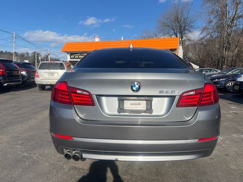Used 2011 BMW 528i Sedan image 4
