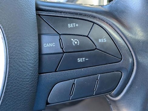 Used 2019 Dodge Charger SXT image 19