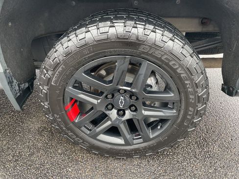Used 2023 Chevrolet Silverado 1500 RST w/ Redline Edition AWD/4WD image 4