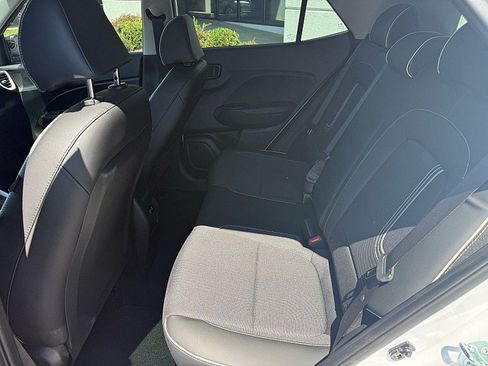 Used 2025 Hyundai Venue Limited FWD image 12