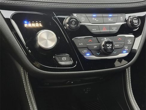 New 2026 Chrysler Pacifica Limited w/ Uconnect Theater Family Group image 24