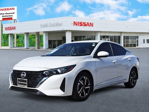Used 2024 Nissan Sentra SV image 2