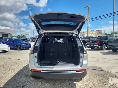 Used 2024 Jeep Grand Cherokee L Laredo w/ Luxury Tech Group I RWD image 10