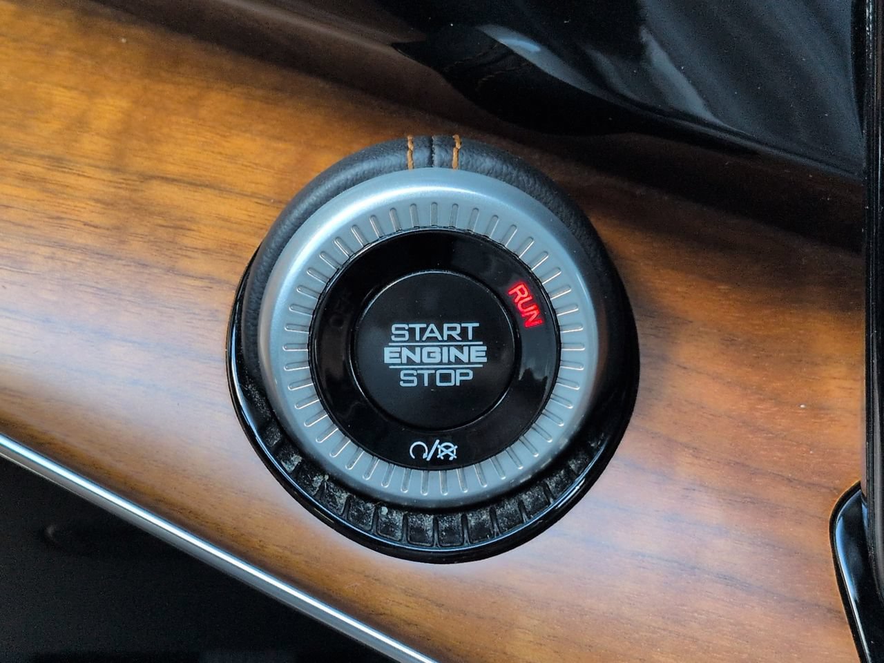 Used 2024 Jeep Grand Wagoneer L Series III AWD/4WD image 31