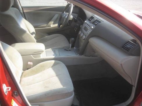 Used 2010 Toyota Camry LE FWD image 15