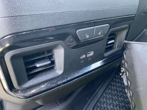 Used 2023 GMC Sierra 1500 AT4 w/ Technology Package AWD/4WD image 13