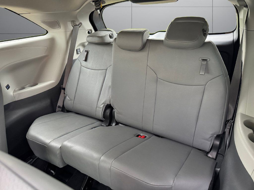 Used 2024 Toyota Sienna XLE w/ XLE Plus Package AWD/4WD image 16