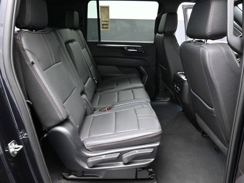 Used 2025 Chevrolet Suburban RST image 14