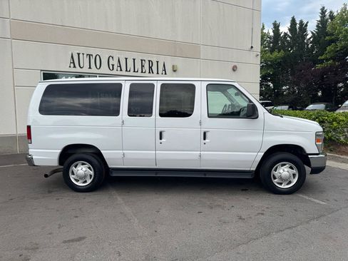 Used 2014 Ford E-350 and Econoline 350 XLT RWD image 9