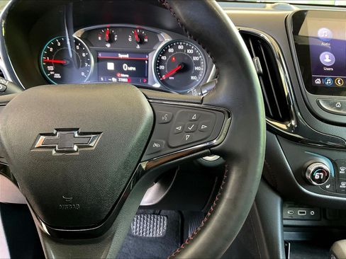 Used 2022 Chevrolet Equinox RS w/ Infotainment Package FWD image 12