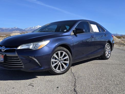 Used 2015 Toyota Camry Hybrid image 1
