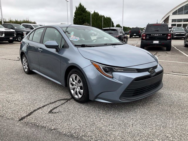 Used 2025 Toyota Corolla LE FWD image 3