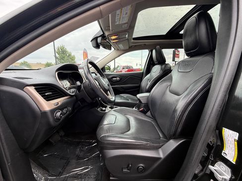 Used 2016 Jeep Cherokee Limited w/ Luxury Group AWD/4WD image 17