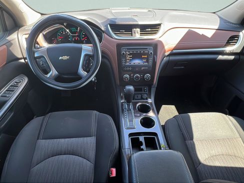 Used 2017 Chevrolet Traverse LT w/ Style and Technology Package FWD image 14