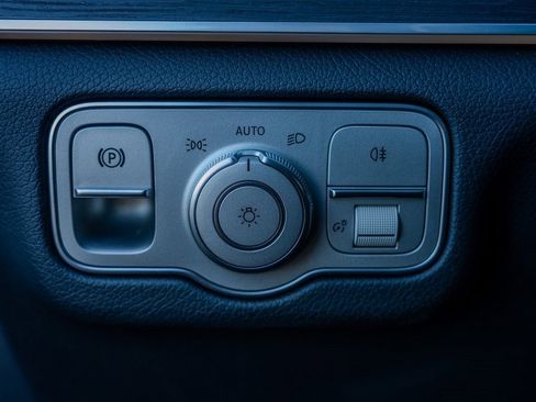 Used 2025 Mercedes-Benz GLS 450 4MATIC w/ AMG Line Exterior image 9