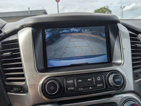 Used 2018 Chevrolet Suburban LT image 15