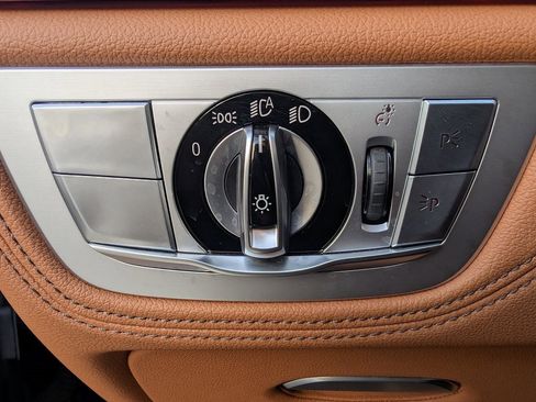 Used 2022 BMW 740i xDrive image 18