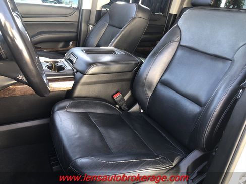 Used 2019 Chevrolet Suburban LT image 12