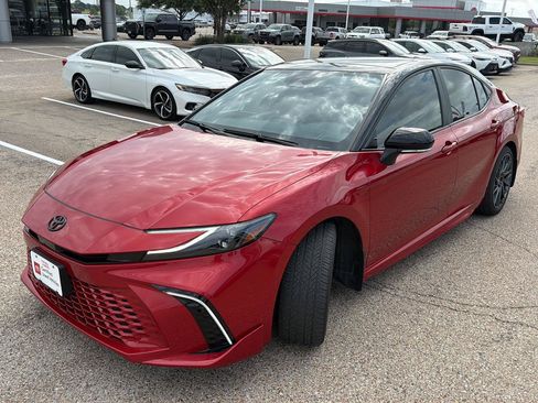 Used 2025 Toyota Camry Hybrid FWD image 7