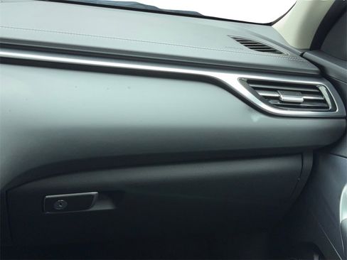 Used 2025 Genesis G70 2.5T image 20