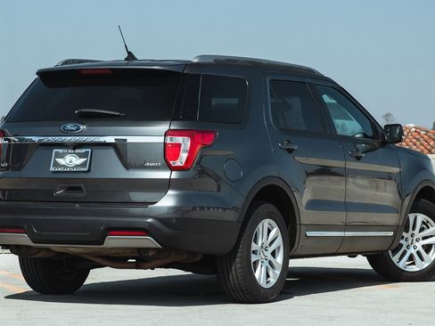 Used 2019 Ford Explorer XLT w/ Equipment Group 201A image 6