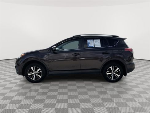 Used 2018 Toyota RAV4 XLE AWD/4WD image 3