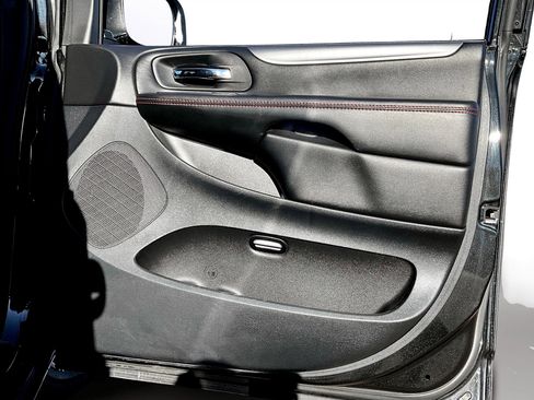 Used 2019 Dodge Grand Caravan GT image 22