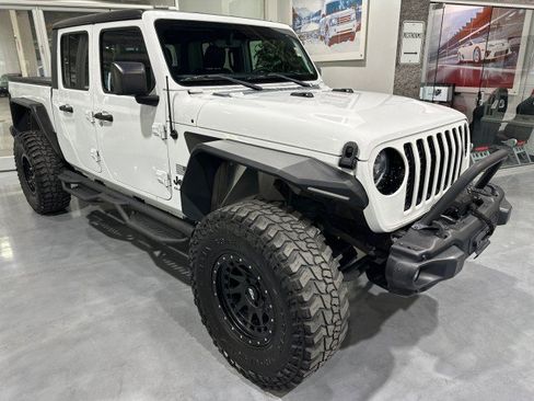Used 2023 Jeep Gladiator Sport AWD/4WD image 14