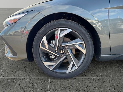 New 2025 Hyundai Elantra Sport image 9