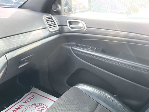 Used 2021 Jeep Grand Cherokee Laredo X image 9