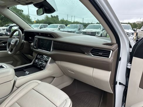 Used 2023 GMC Yukon XL Denali AWD/4WD image 38