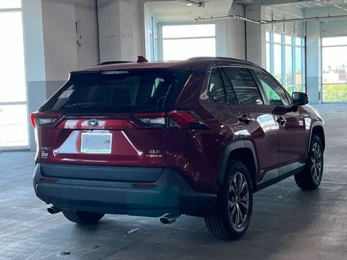 Used 2022 Toyota RAV4 XLE Premium AWD/4WD image 12